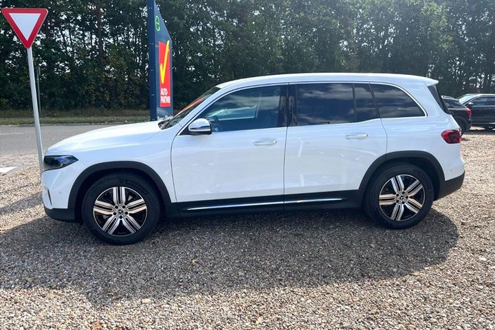 Hvid Mercedes EQB 250+ fra 2025