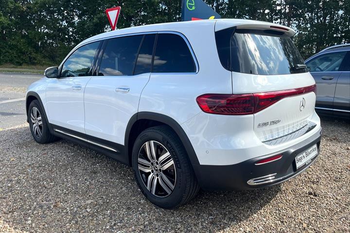 Hvid Mercedes EQB 250+ fra 2025