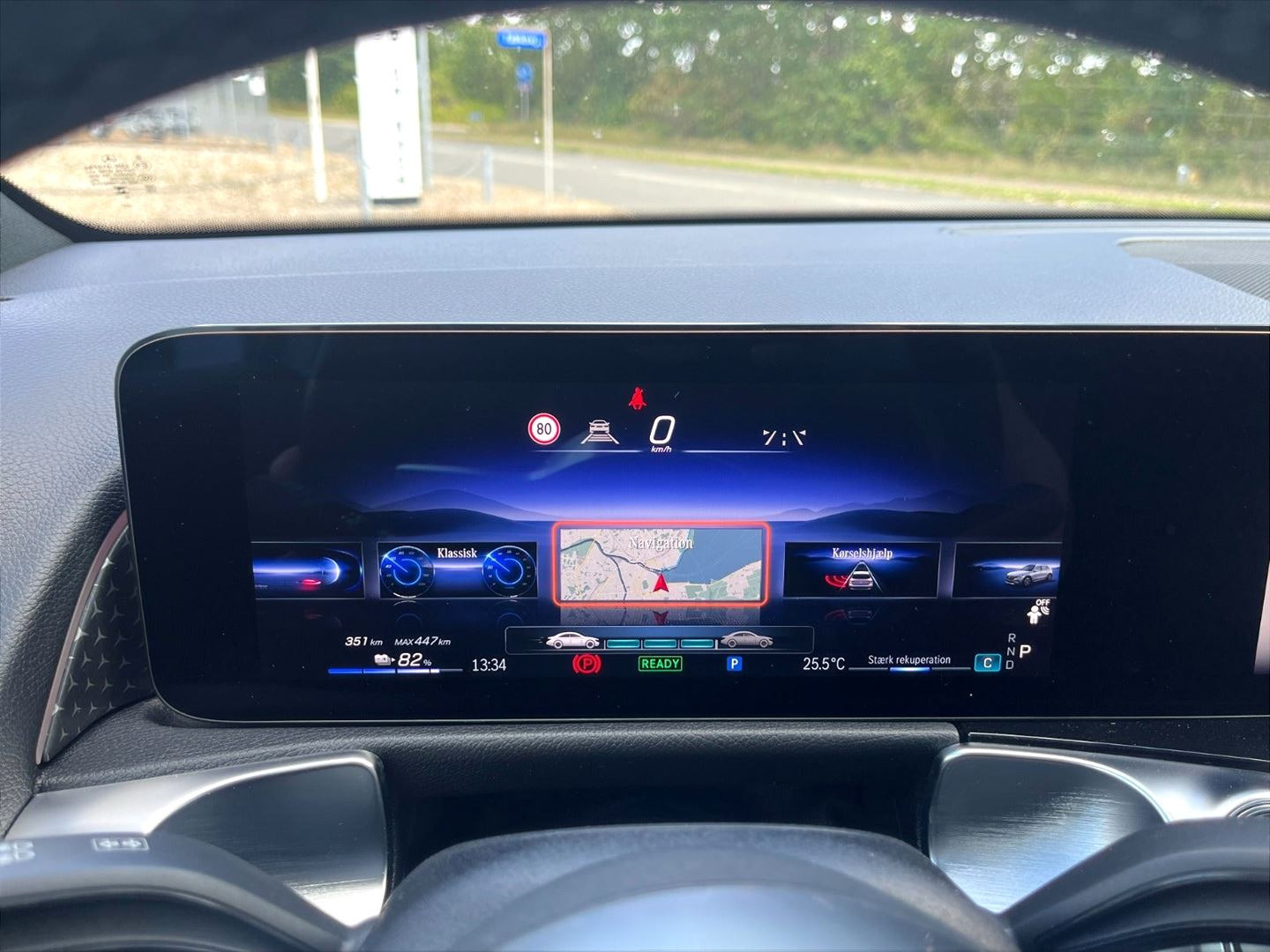 Hvid Mercedes EQB 250+ fra 2025