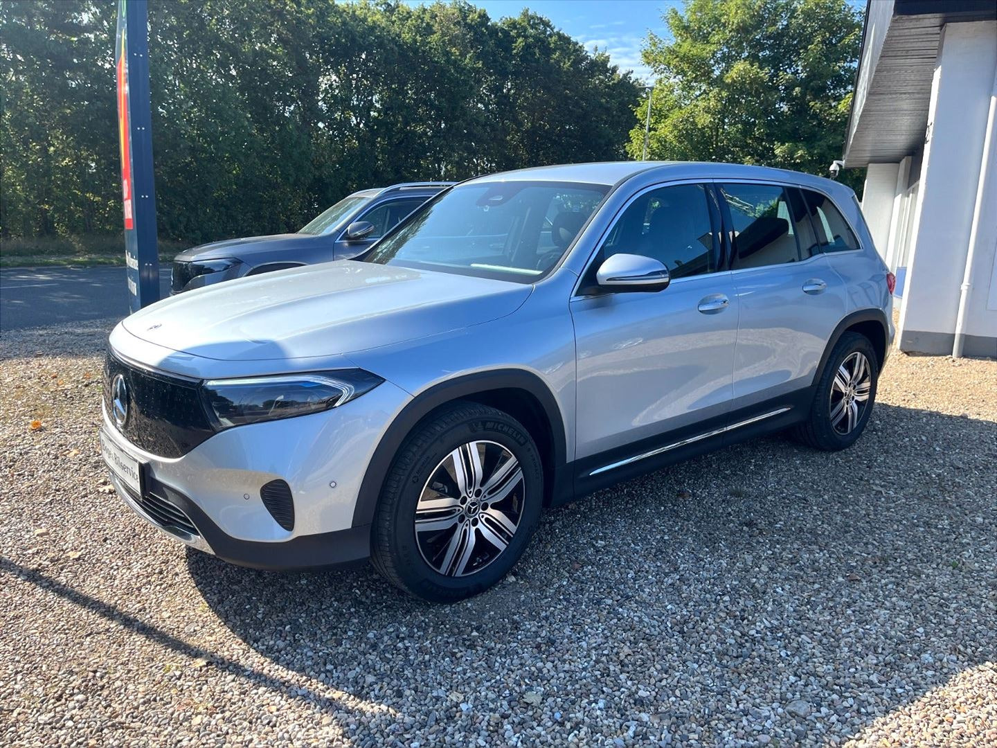 Sølv Mercedes EQB 250+ fra 2025