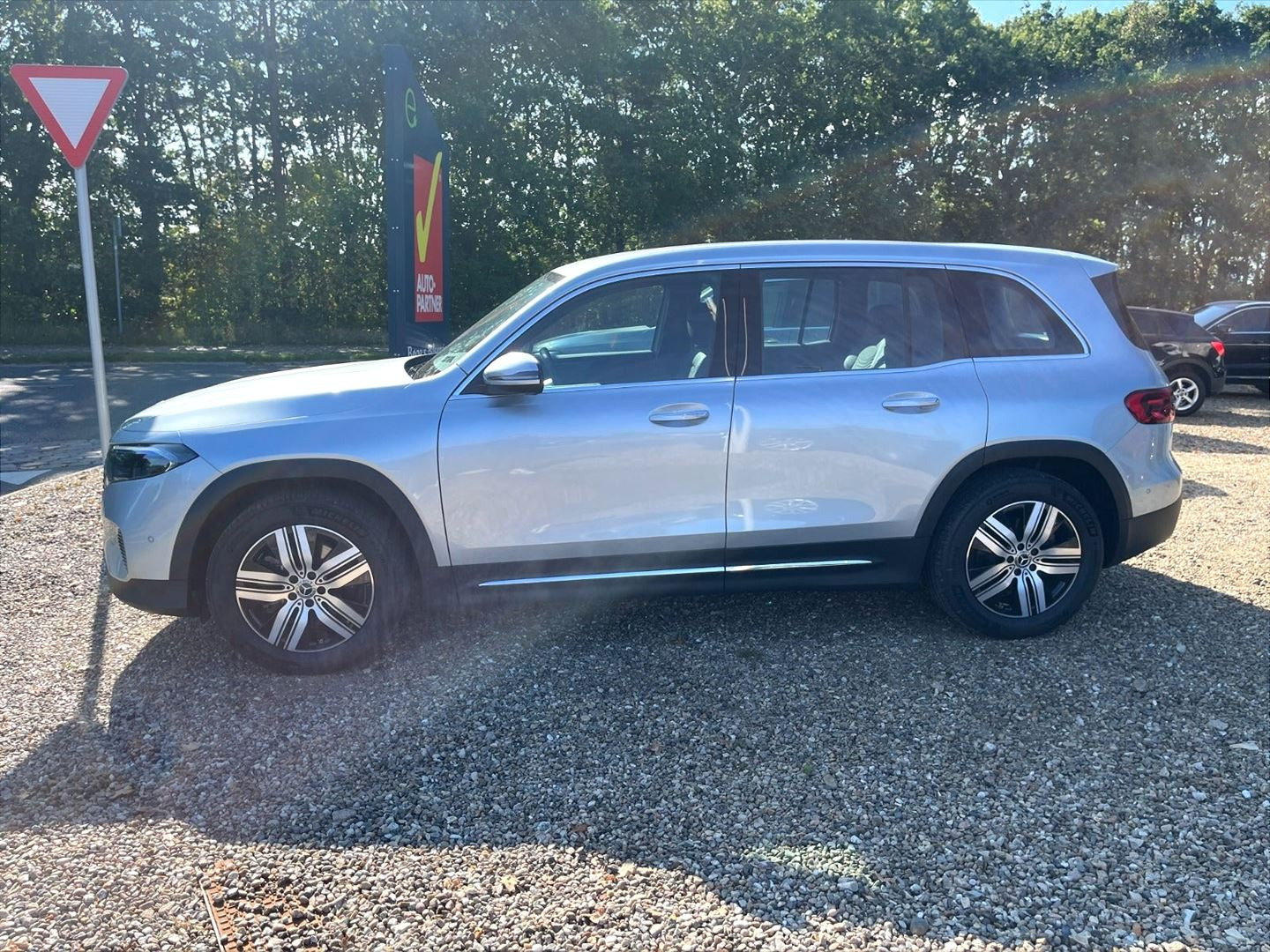 Sølv Mercedes EQB 250+ fra 2025
