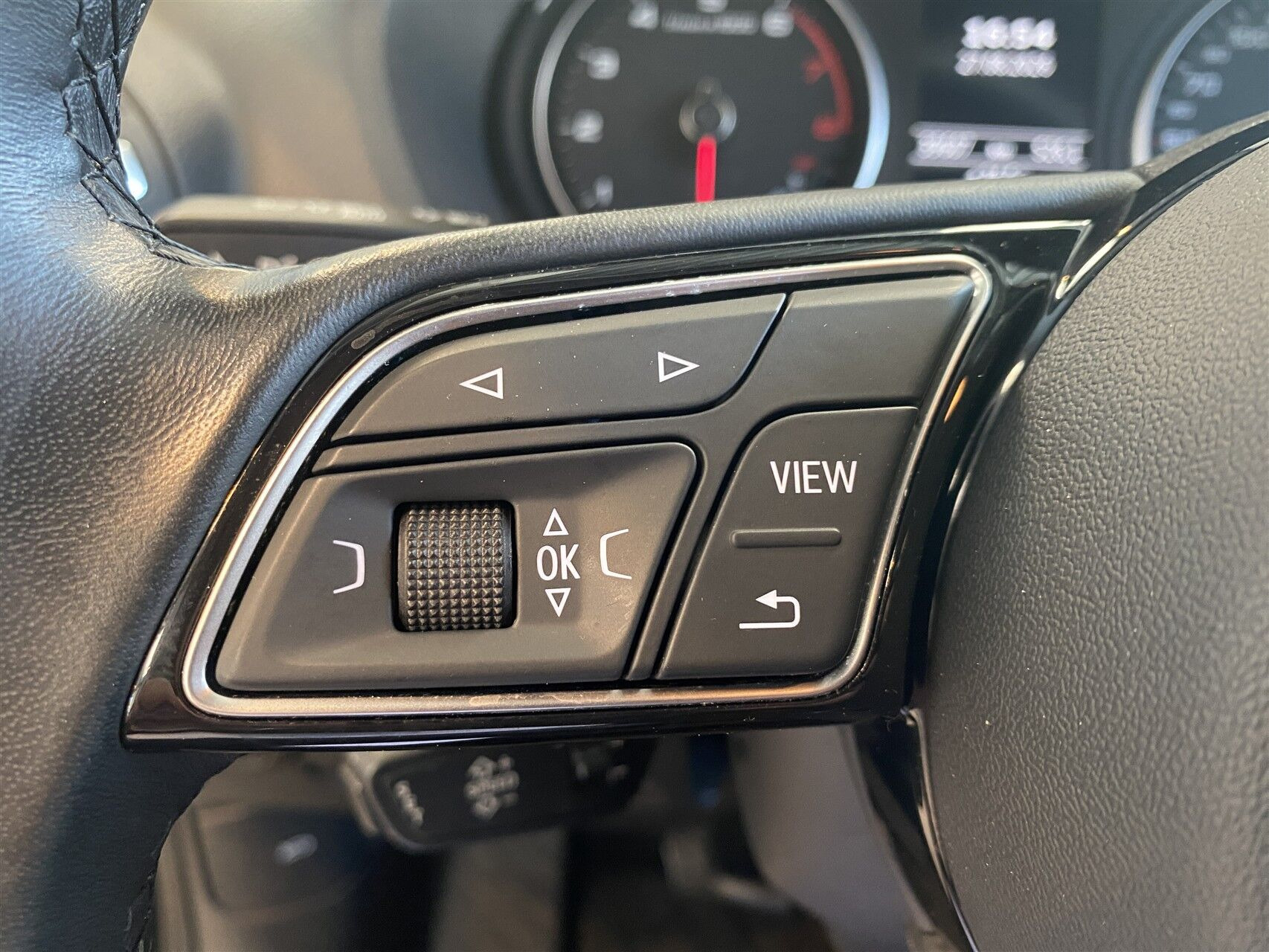 Audi Q2 30 TFSI Manual, 6-trins, 110ps, 2023