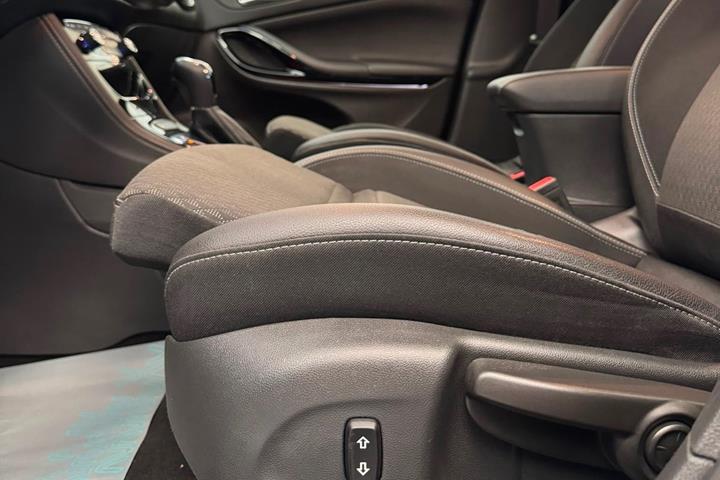 undefined Opel Astra fra 2017
