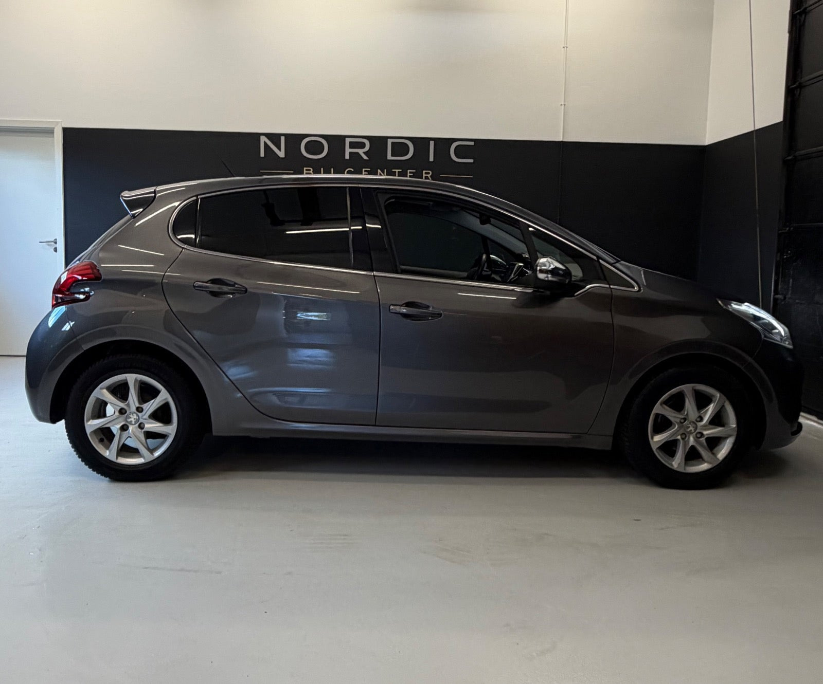 undefined Peugeot 208 fra 2019