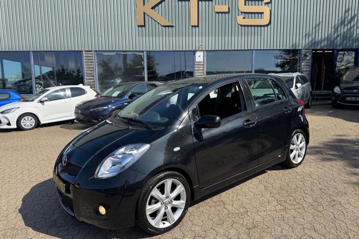 undefined Toyota Yaris fra 2008 set udefra