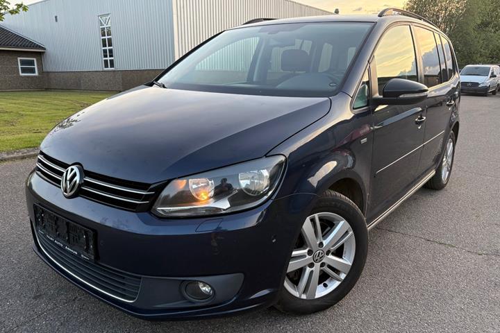 Gul VW Touran fra 2013