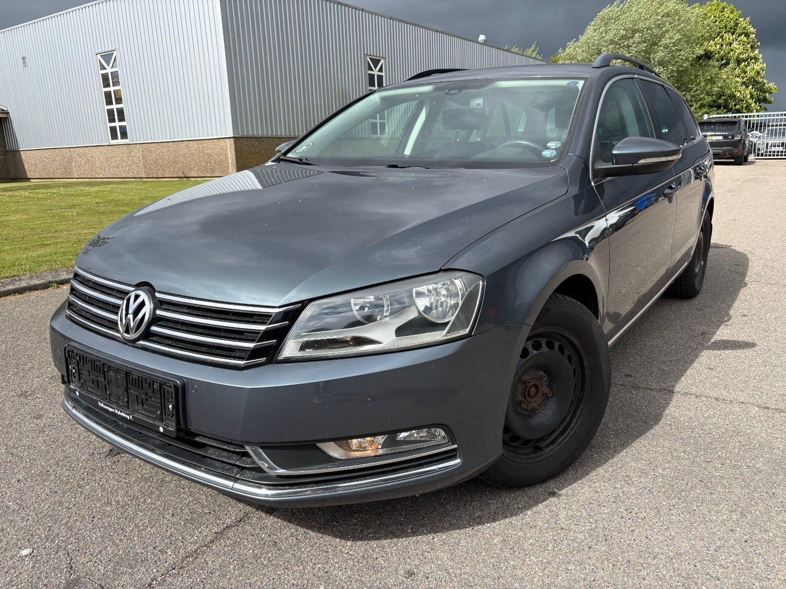 Grå VW Passat fra 2013