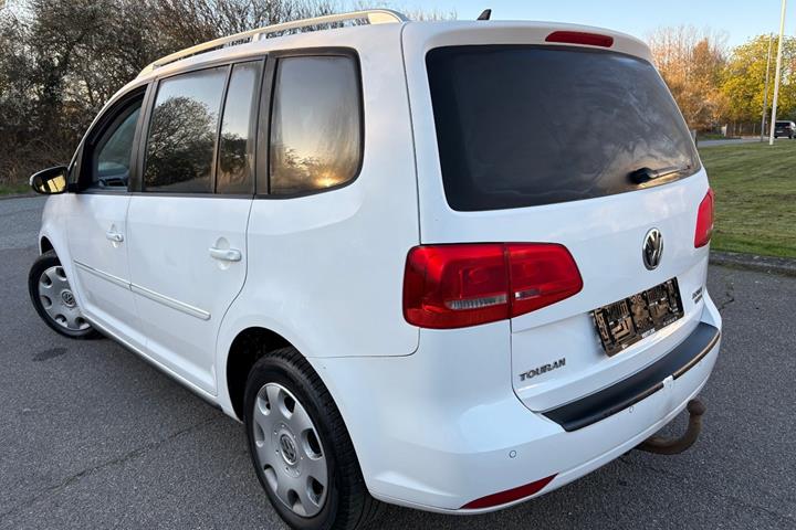 Hvid VW Touran fra 2011