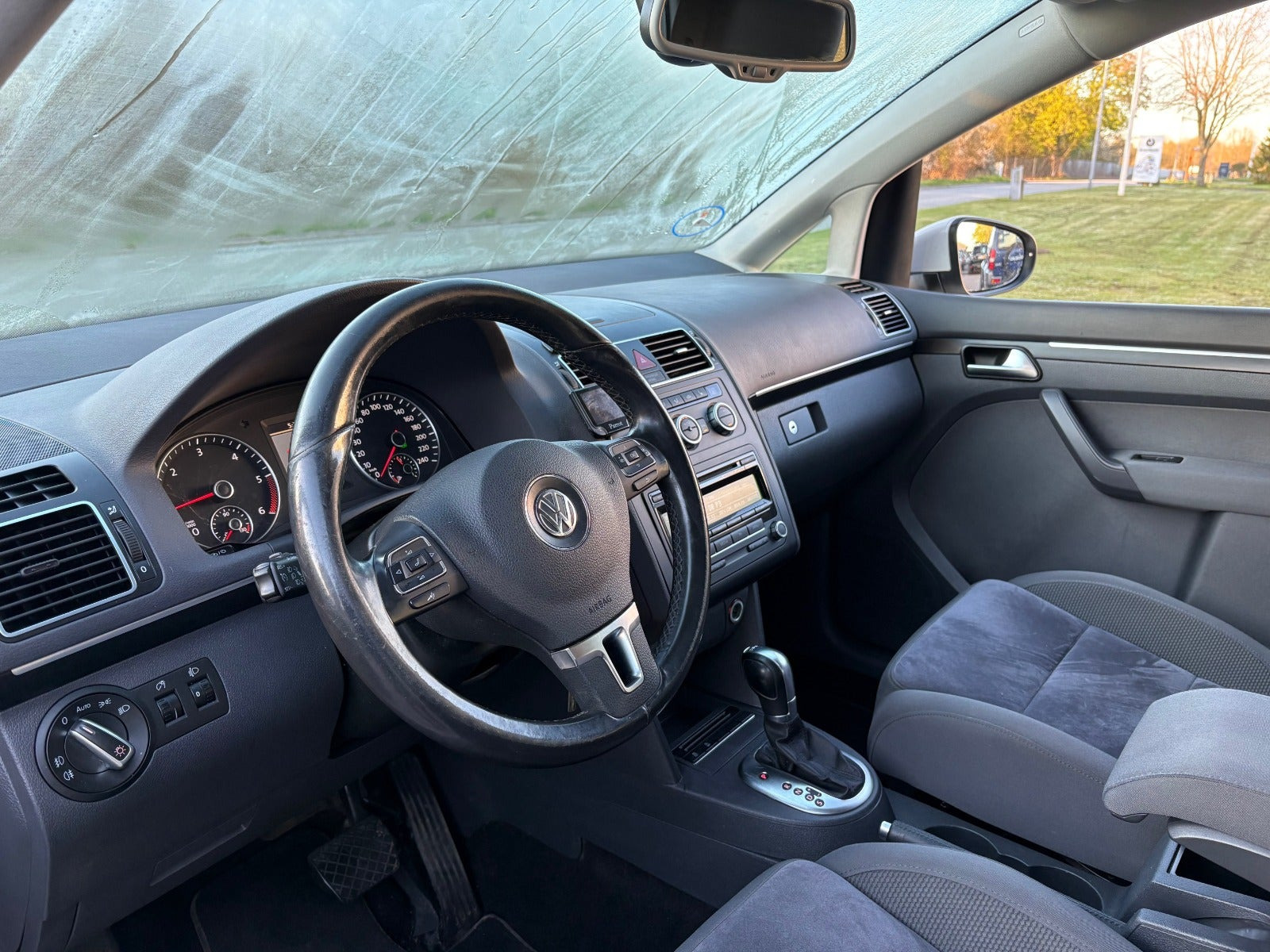 Hvid VW Touran fra 2011