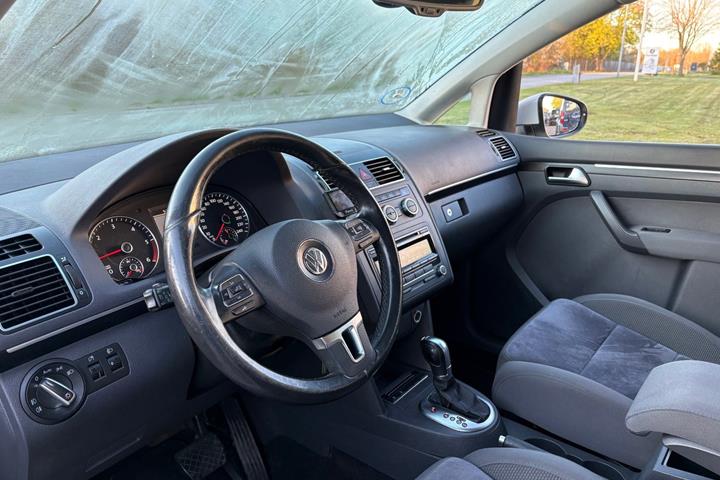 Hvid VW Touran fra 2011