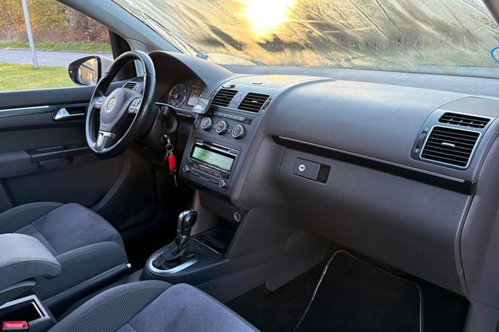 Hvid VW Touran fra 2011