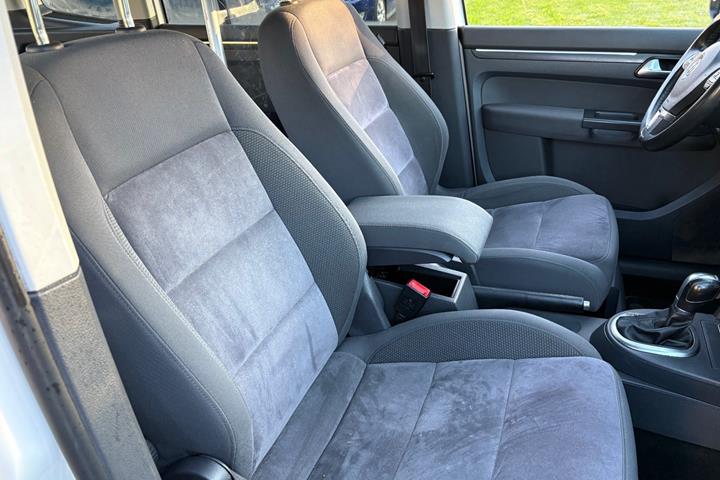 Hvid VW Touran fra 2011
