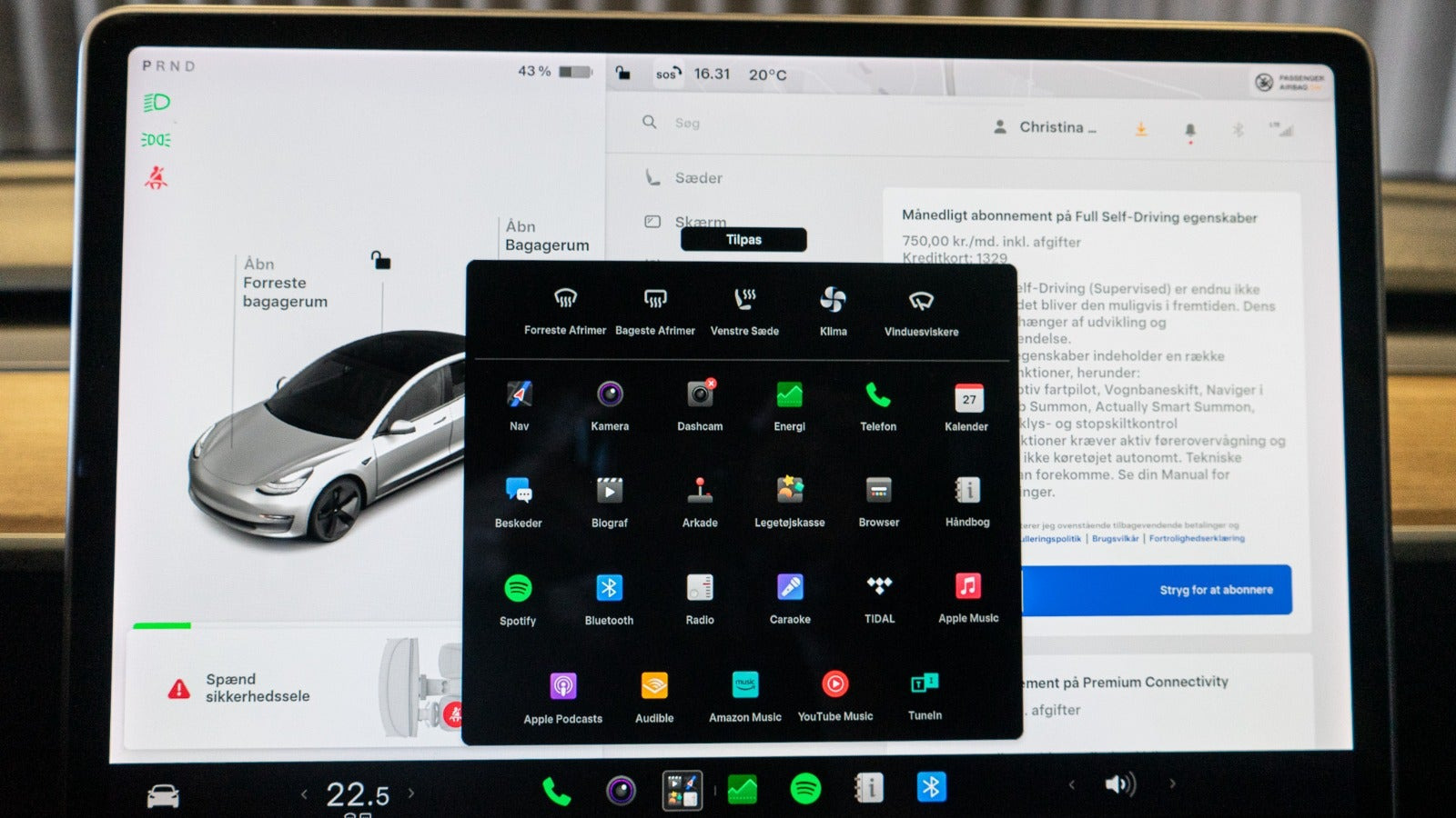 Hvid Tesla Model 3 fra 2021