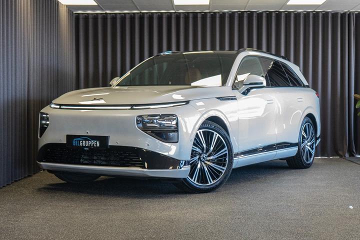 Hvid Xpeng G9 fra 2024
