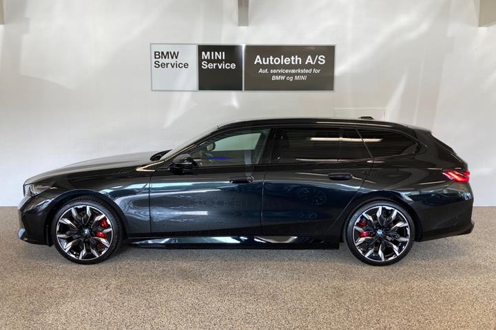 Sort BMW i5 fra 2025