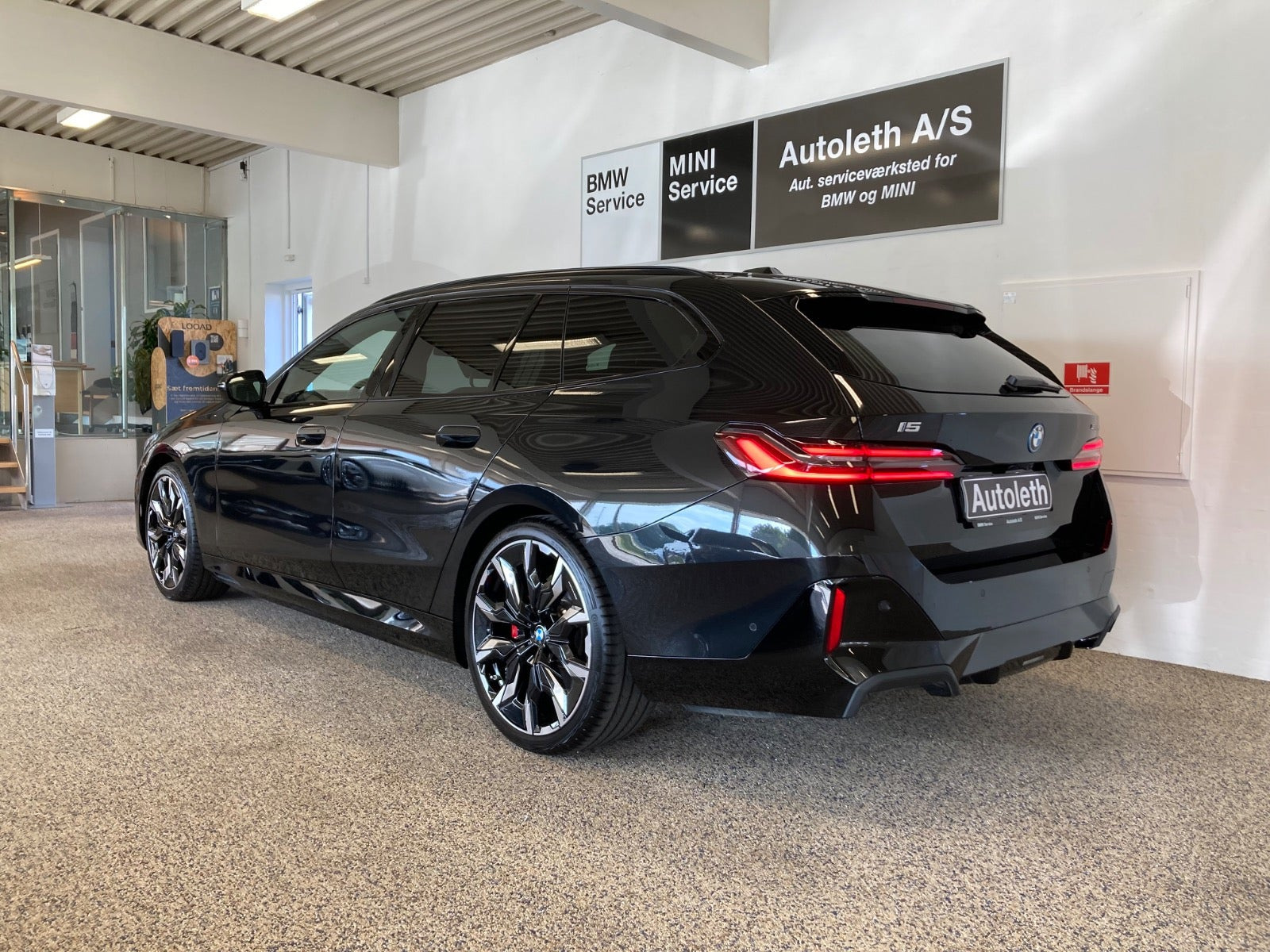 Sort BMW i5 fra 2025