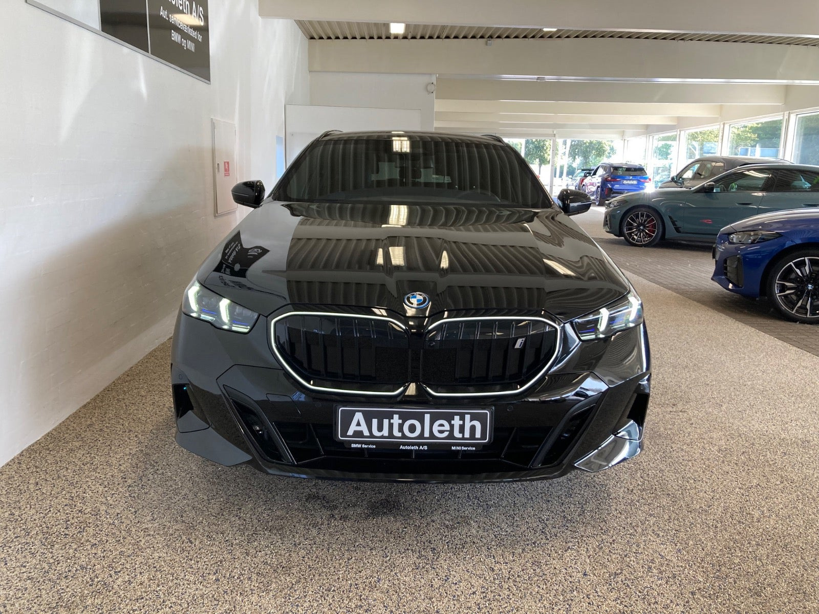 Sort BMW i5 fra 2025