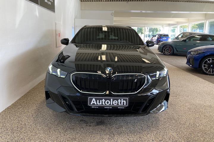 Sort BMW i5 fra 2025