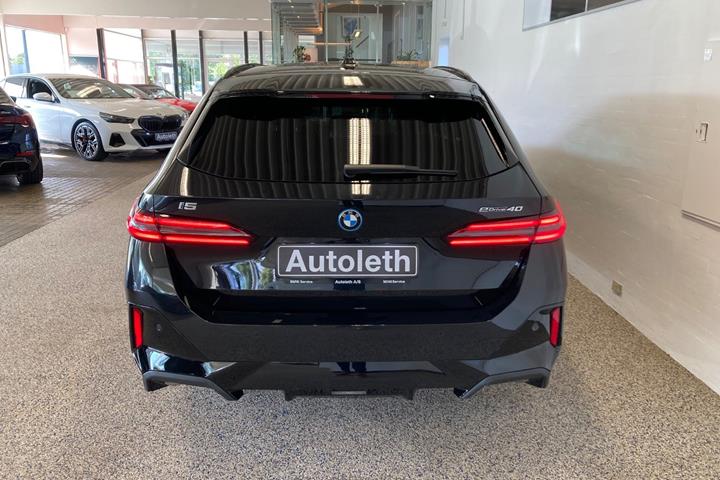 Sort BMW i5 fra 2025