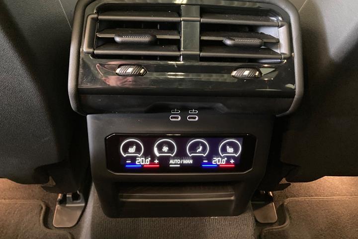 Sort BMW i5 fra 2025