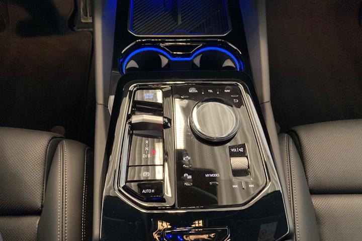 Sort BMW i5 fra 2025