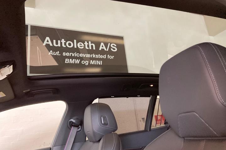 Sort BMW i5 fra 2025