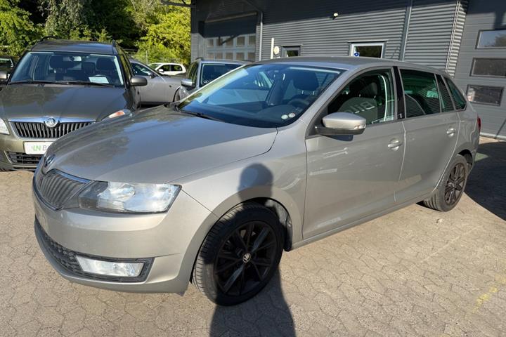 Beige Skoda Rapid fra 2016