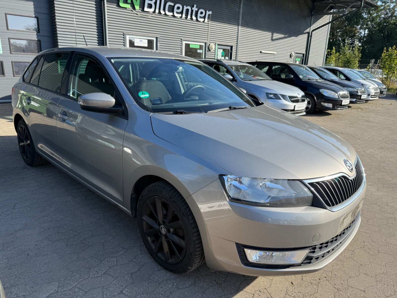 Beige Skoda Rapid fra 2016