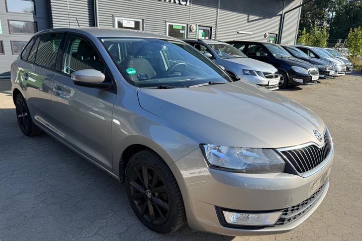 Beige Skoda Rapid fra 2016