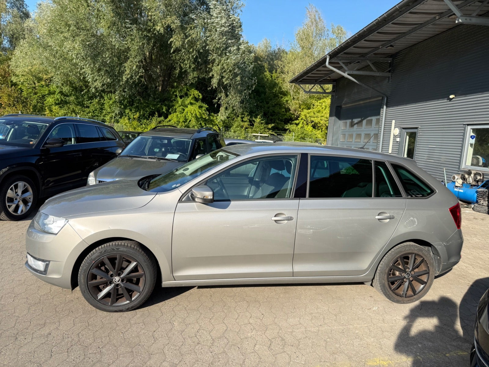 Beige Skoda Rapid fra 2016