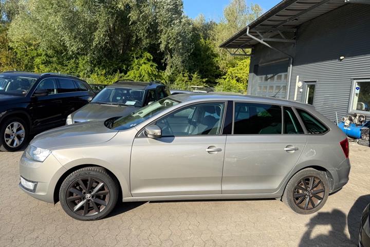Beige Skoda Rapid fra 2016