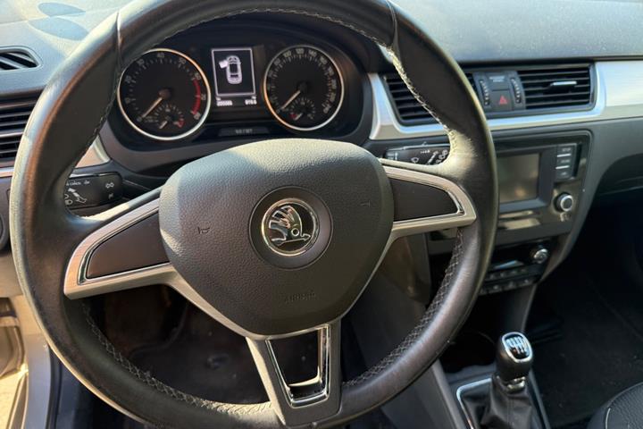 Beige Skoda Rapid fra 2016
