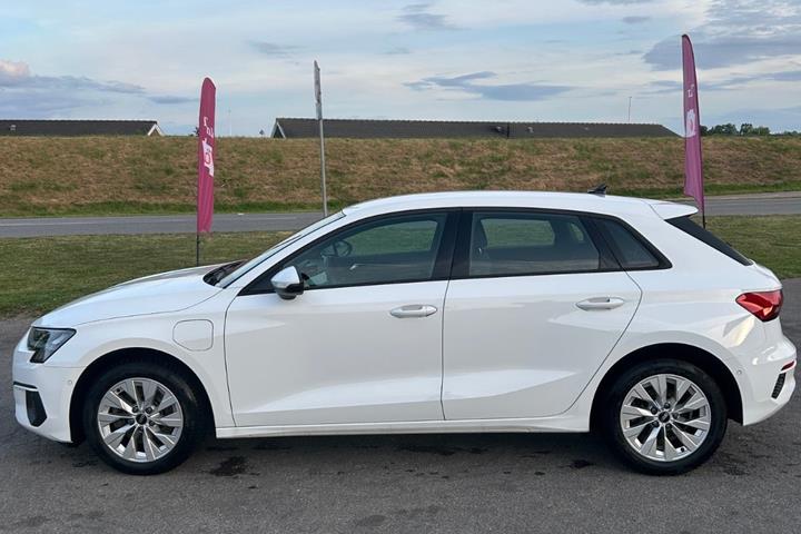 Hvid Audi A3 fra 2021