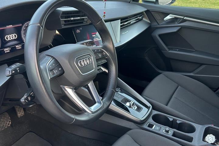 Hvid Audi A3 fra 2021