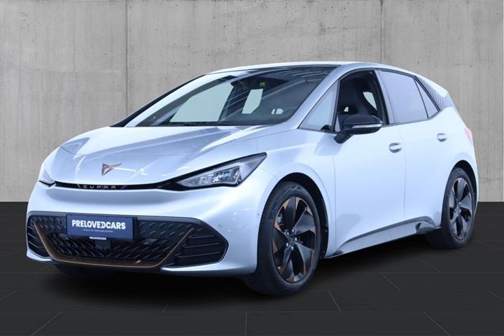 Sølv Cupra Born fra 2024 set udefra