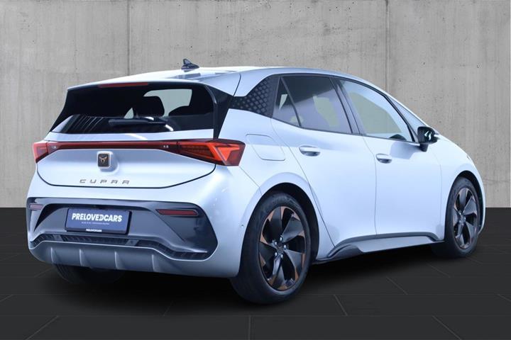 Sølv Cupra Born fra 2024