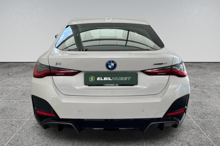 Hvid BMW i4 fra 2025