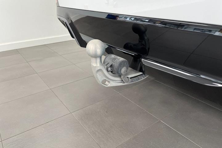 Hvid BMW i4 fra 2025