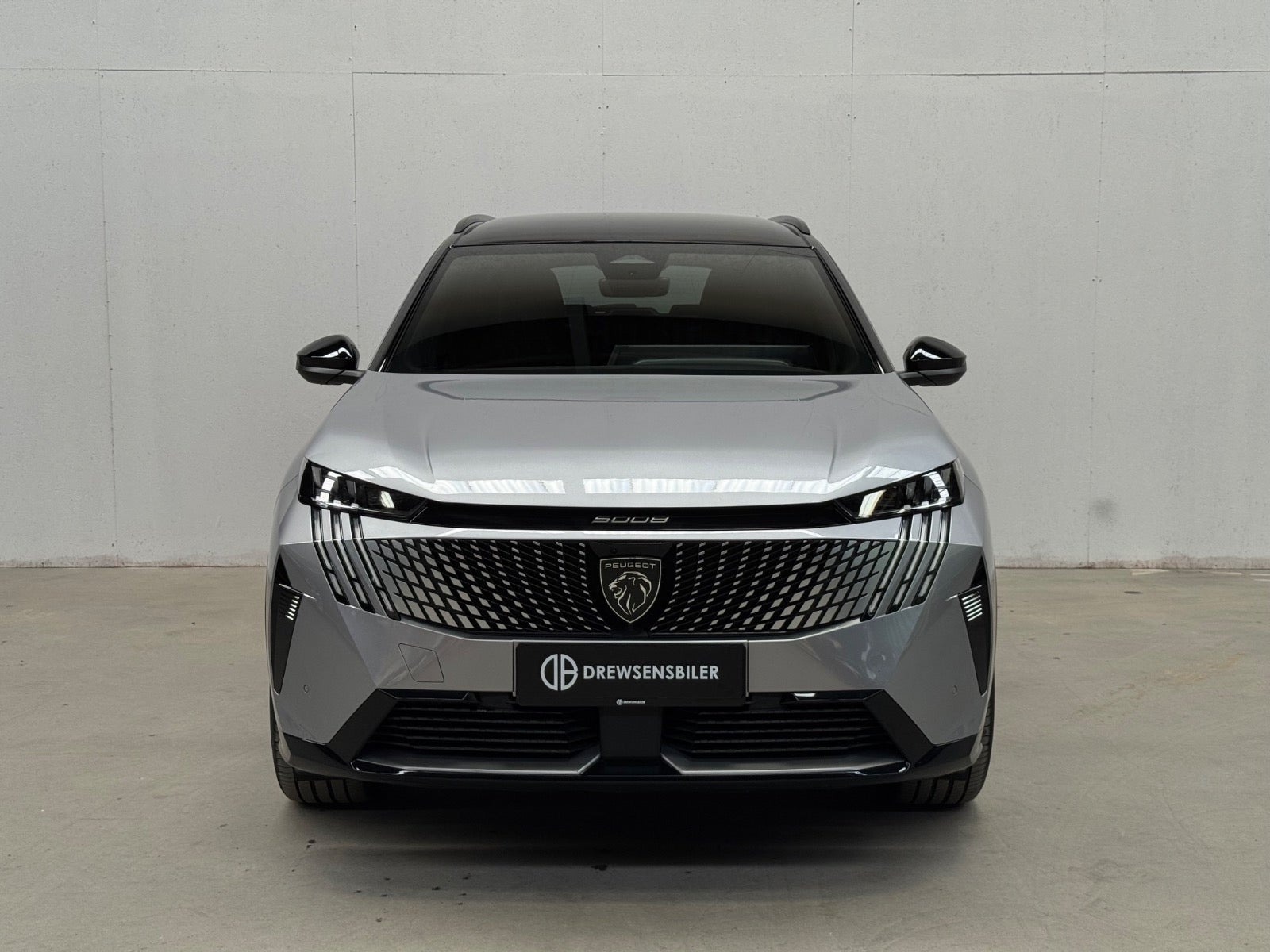 Grå Peugeot e-5008 fra 2025