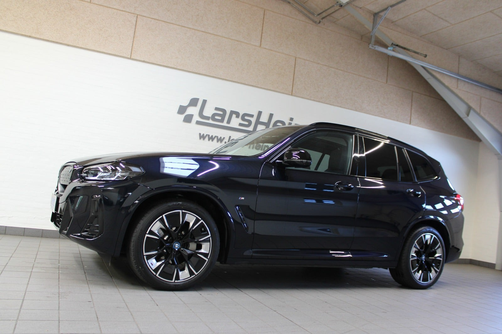 Sort BMW iX3 fra 2023