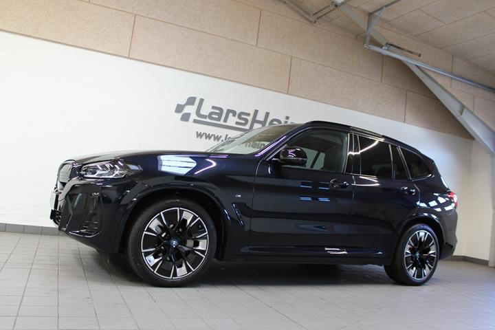 Sort BMW iX3 fra 2023