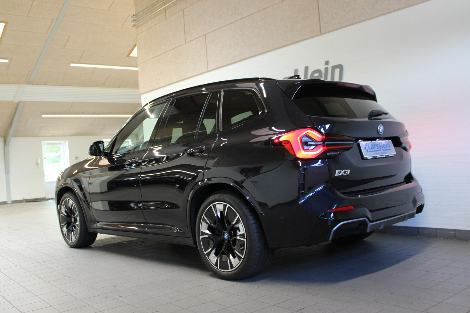 Sort BMW iX3 fra 2023
