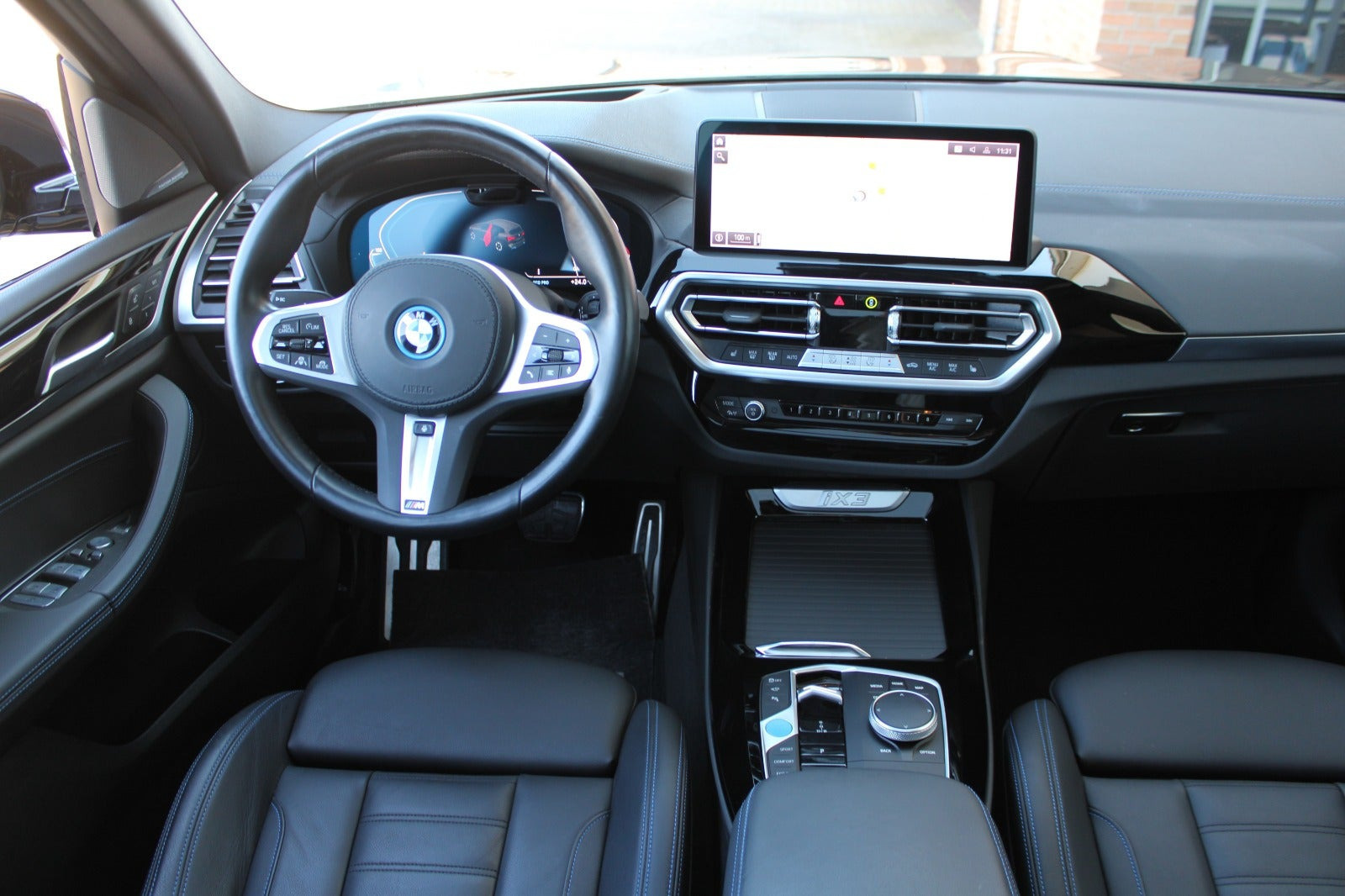 Sort BMW iX3 fra 2023