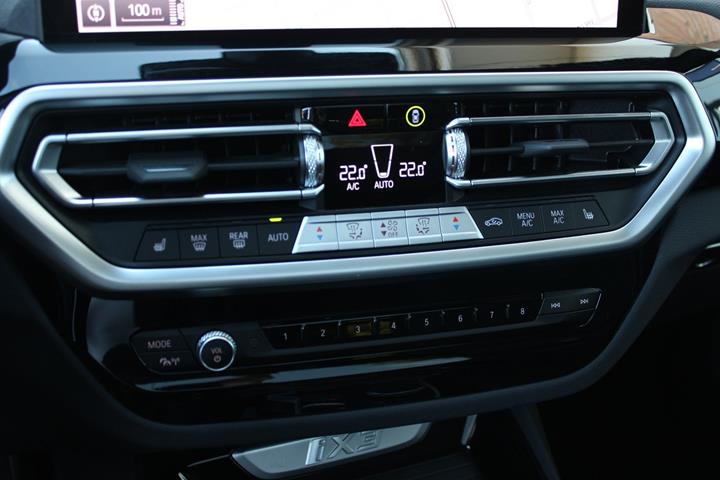Sort BMW iX3 fra 2023