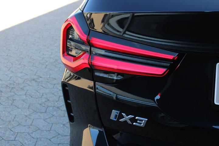 Sort BMW iX3 fra 2023