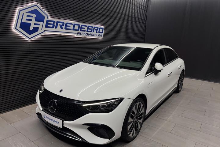 Hvid Mercedes EQE300 fra 2023