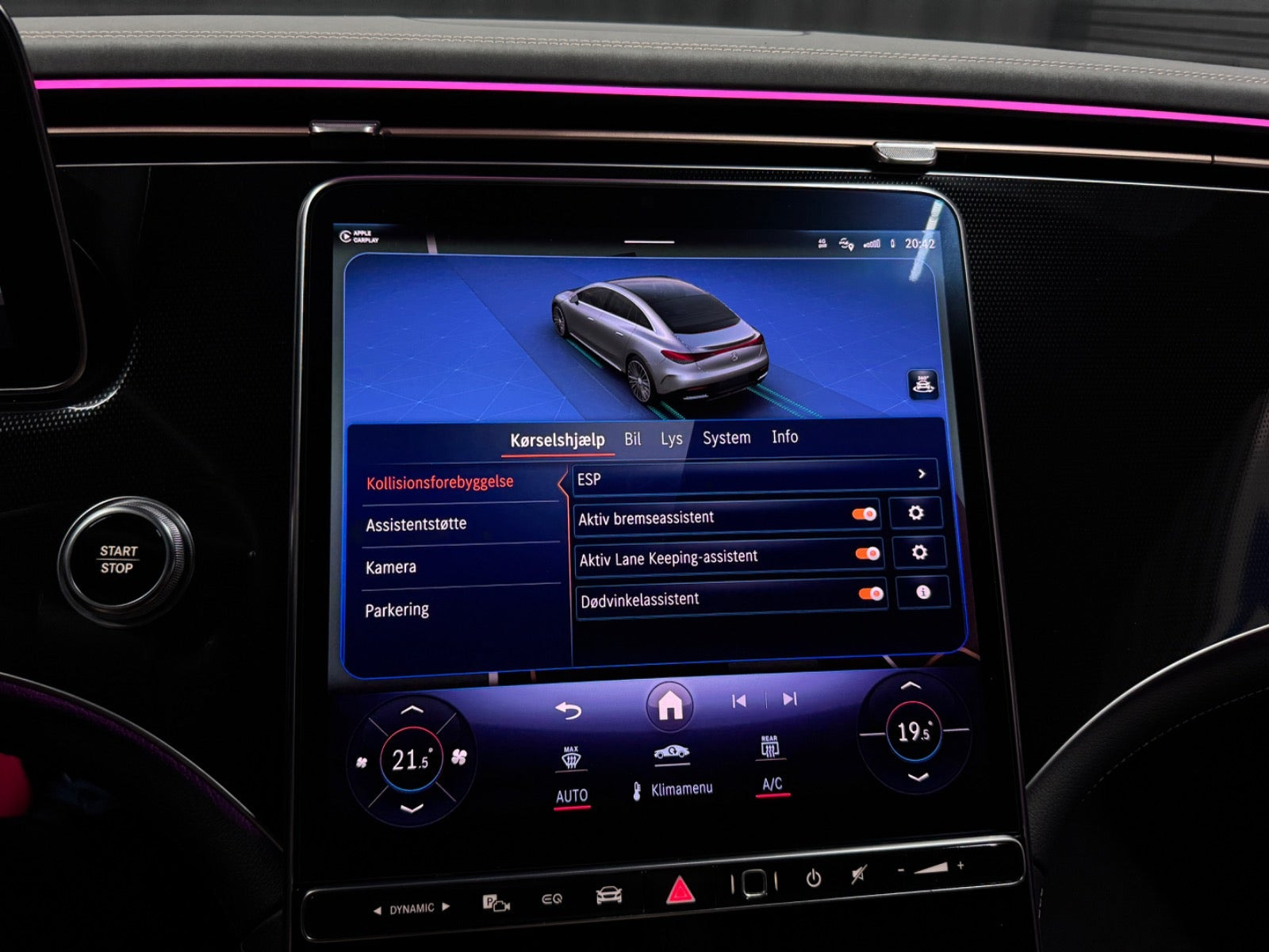 Hvid Mercedes EQE300 fra 2023