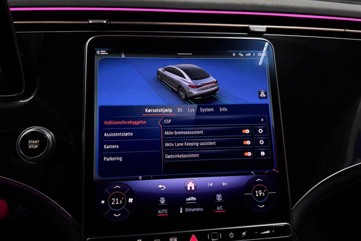 Hvid Mercedes EQE300 fra 2023