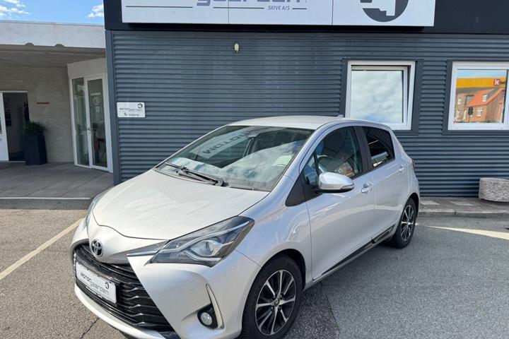 Sølv Toyota Yaris fra 2020