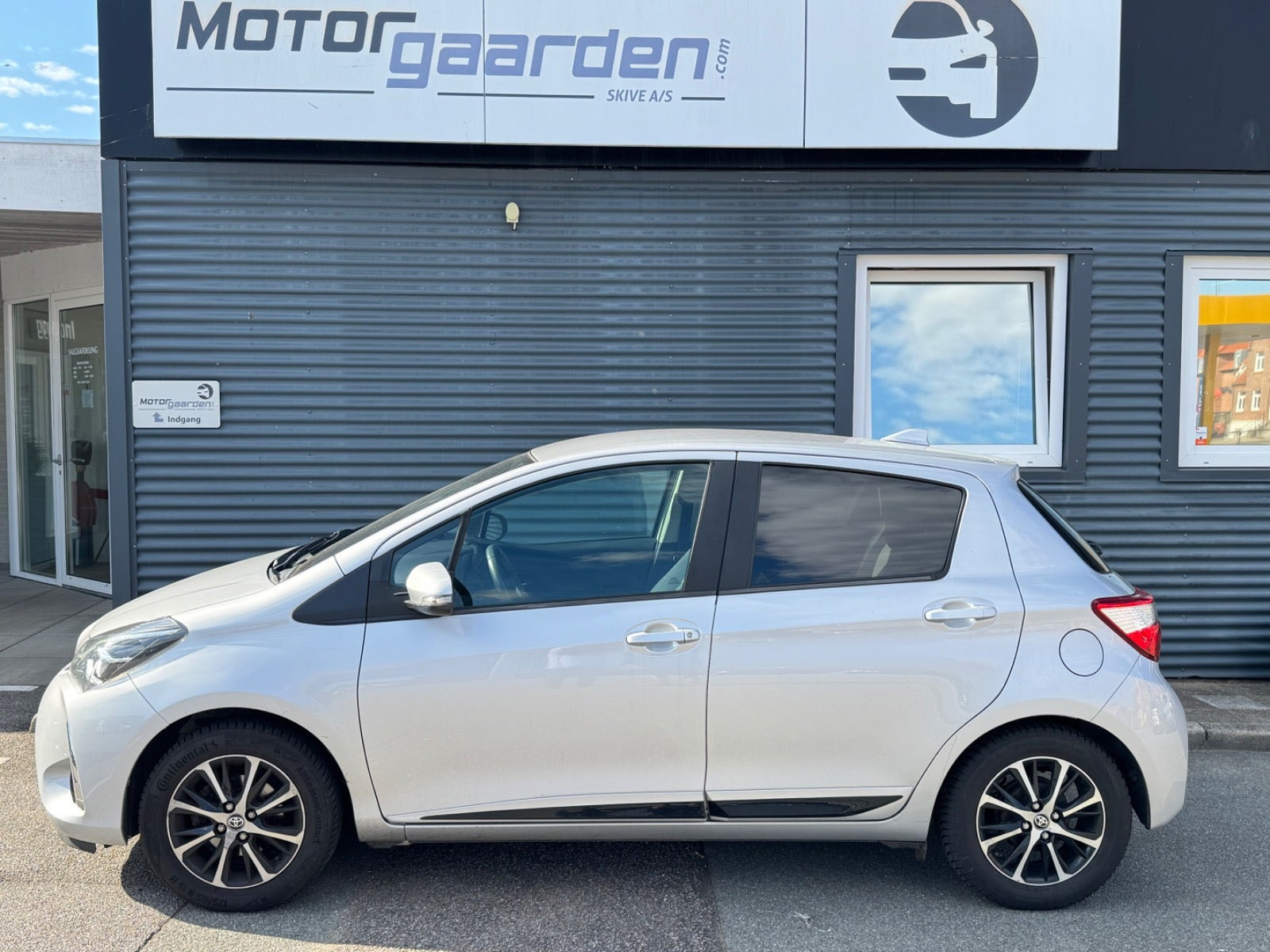 Sølv Toyota Yaris fra 2020
